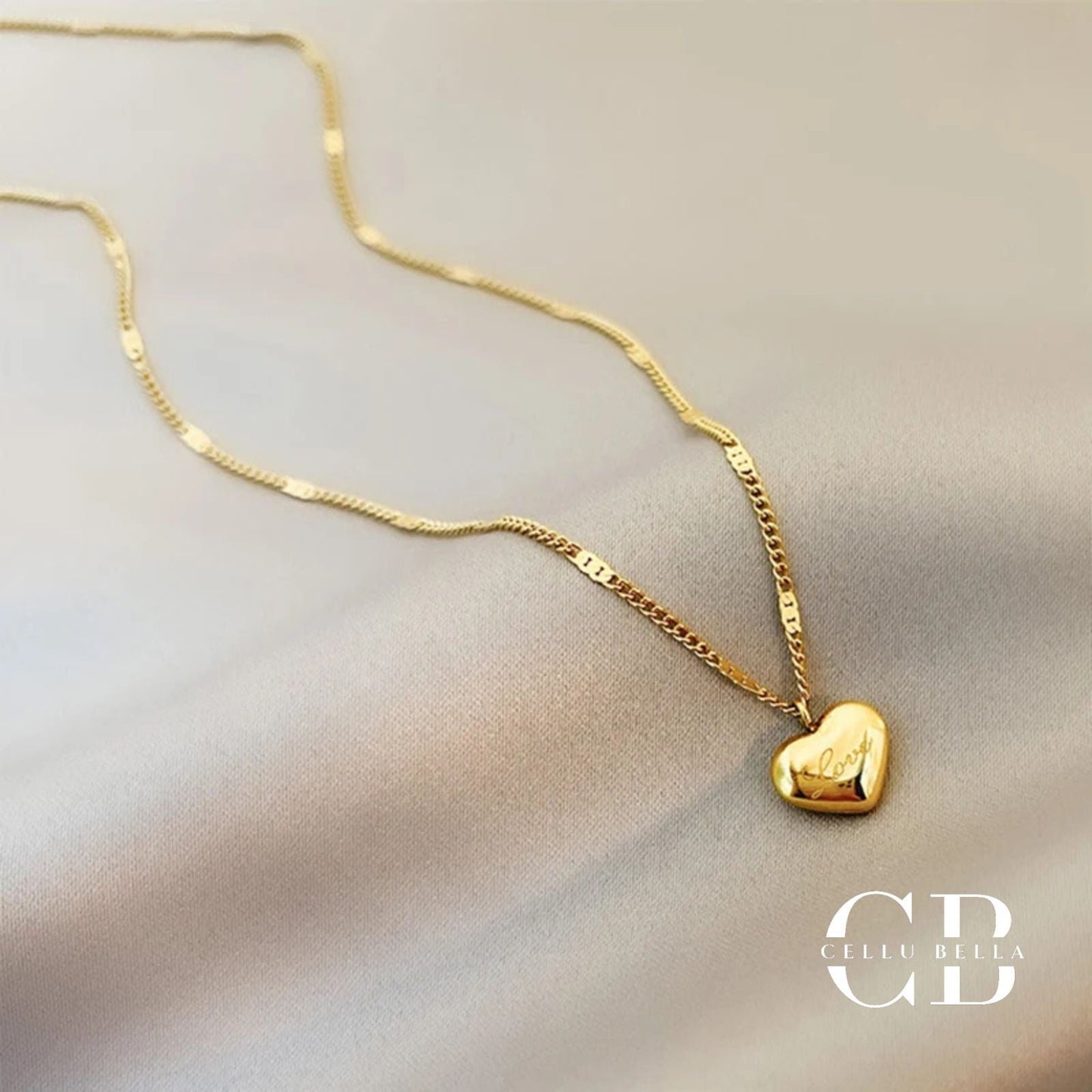 Collar de acero inoxidable con colgante corazón dorado – Joyería elegante y moderna