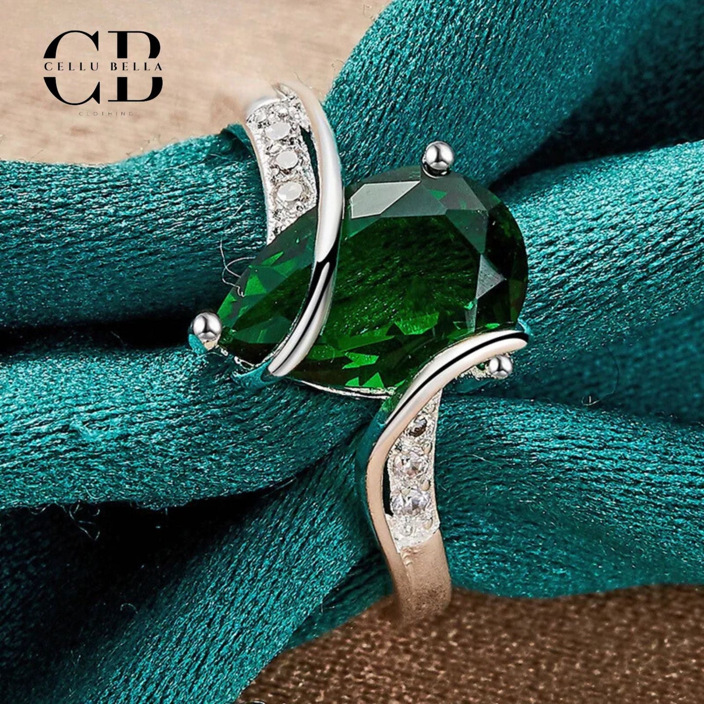 Anillo de compromiso – Gota de agua con brillo elegante y clásico