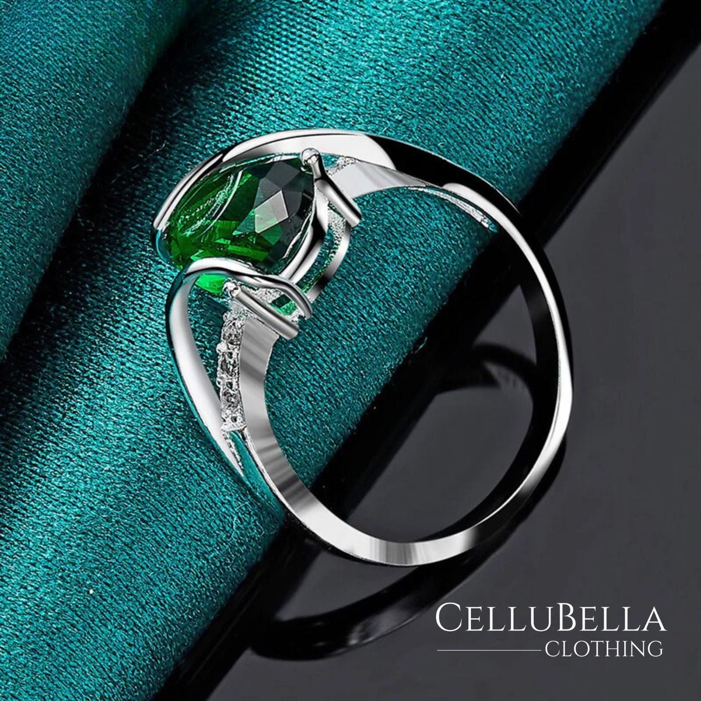 Anillo de compromiso – Gota de agua con brillo elegante y clásico