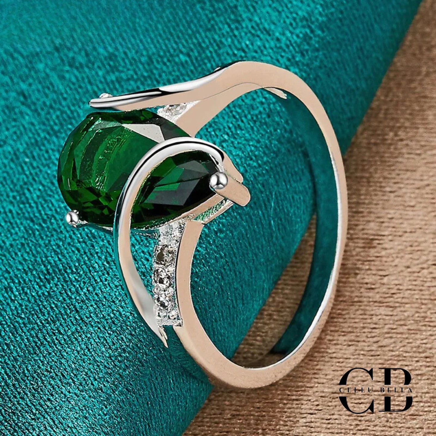 Anillo de compromiso – Gota de agua con brillo elegante y clásico