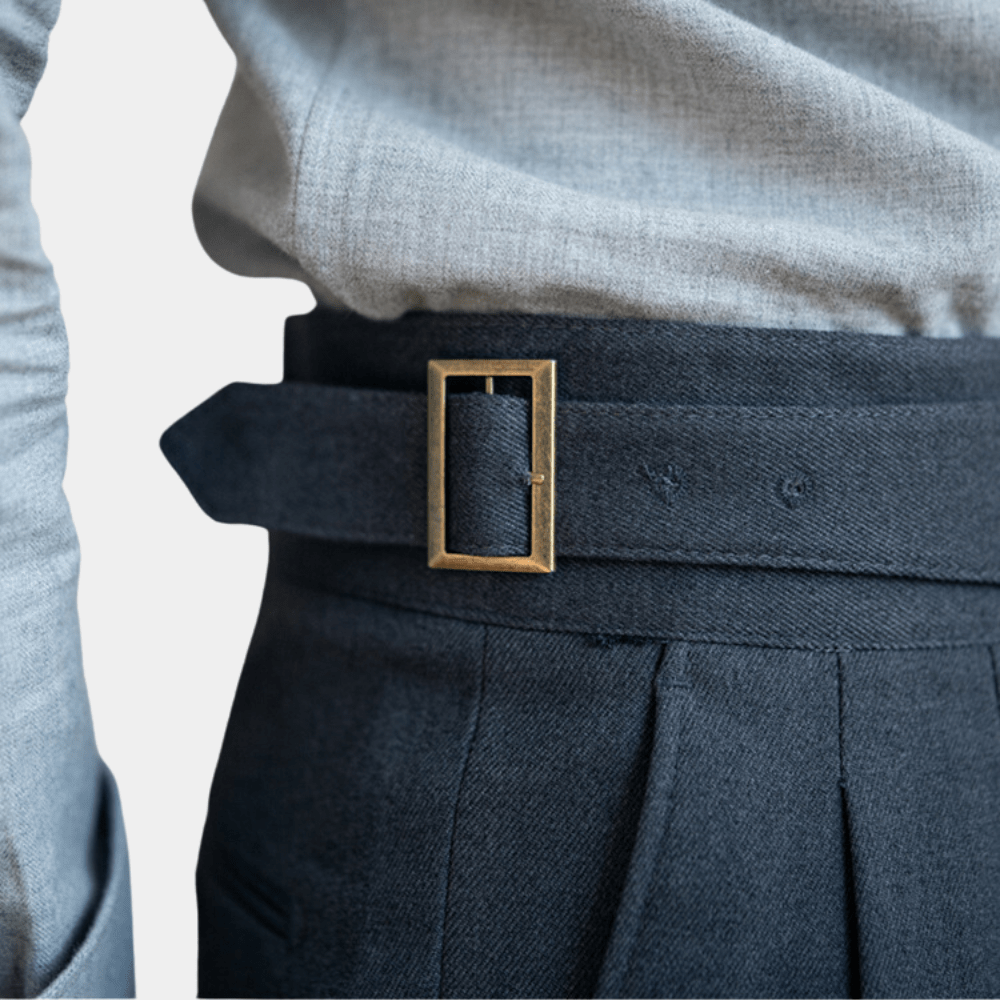 Pantalón elegante hombre – Clásico con hebilla y corte moderno